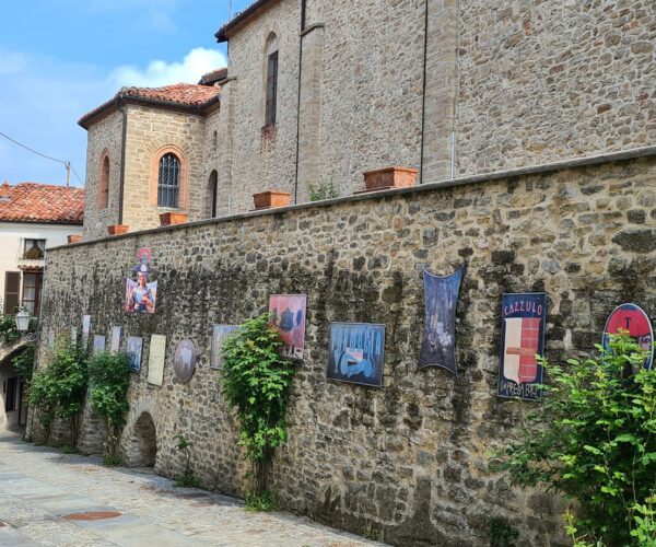 Bossolasco: il romantico “Paese delle Rose” tra le colline delle Langhe